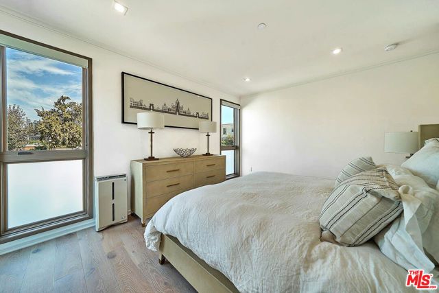 132 N Swall Drive 301, Los Angeles, CA 90048