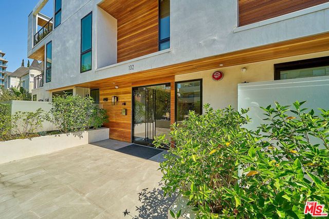 132 N Swall Drive 301, Los Angeles, CA 90048