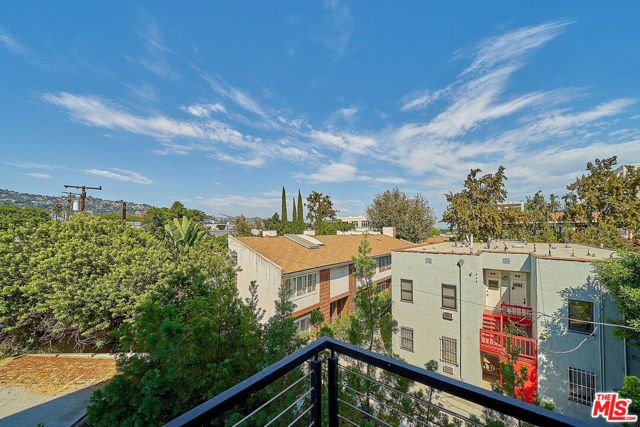 132 N Swall Drive 301, Los Angeles, CA 90048