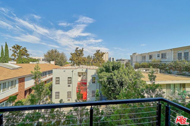 132 N Swall Drive 301, Los Angeles, CA 90048