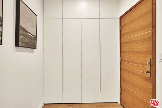 132 N Swall Drive 301, Los Angeles, CA 90048