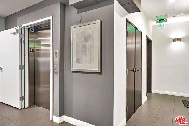 132 N Swall Drive 301, Los Angeles, CA 90048