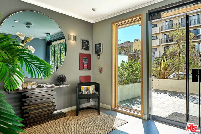 132 N Swall Drive 301, Los Angeles, CA 90048