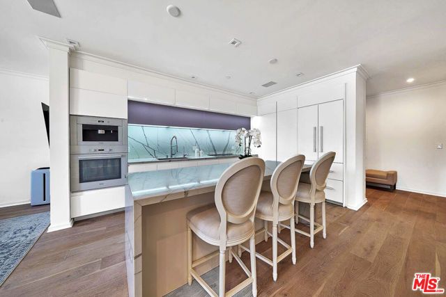 132 N Swall Drive 301, Los Angeles, CA 90048