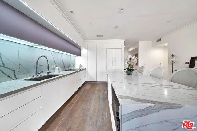 132 N Swall Drive 301, Los Angeles, CA 90048