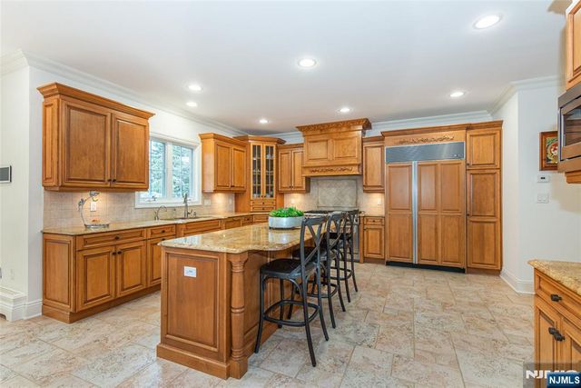 703 Ginger Lane, Franklin Lakes, NJ 07417