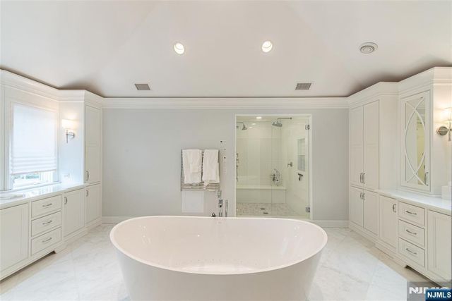 703 Ginger Lane, Franklin Lakes, NJ 07417