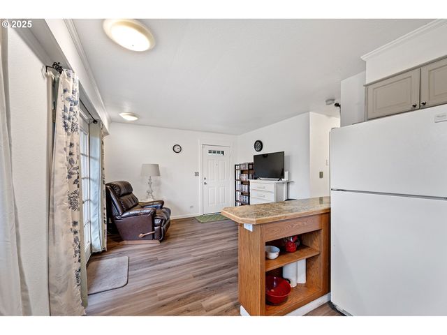 2132 W 14TH Ct, Eugene, OR 97402