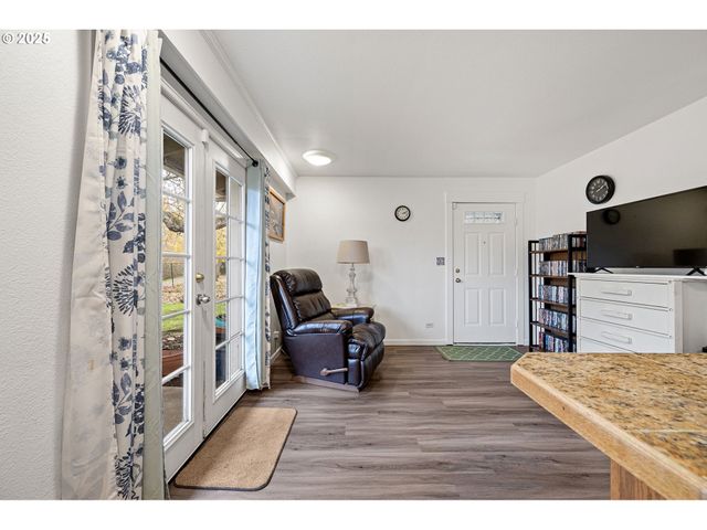 2132 W 14TH Ct, Eugene, OR 97402