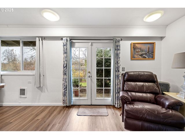 2132 W 14TH Ct, Eugene, OR 97402