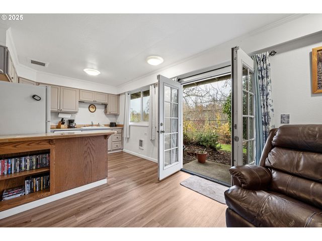 2132 W 14TH Ct, Eugene, OR 97402