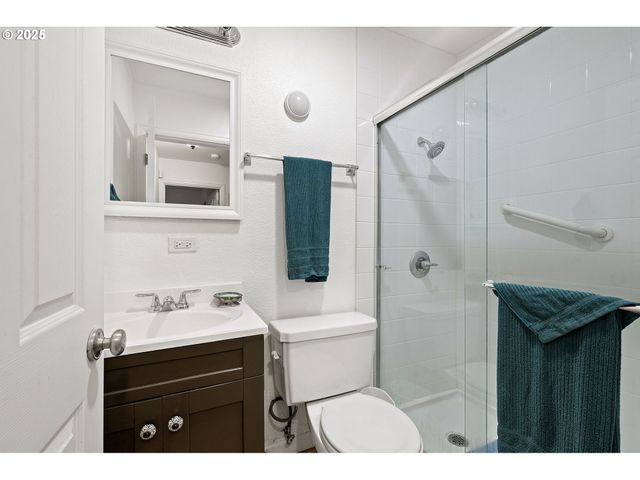 2132 W 14TH Ct, Eugene, OR 97402