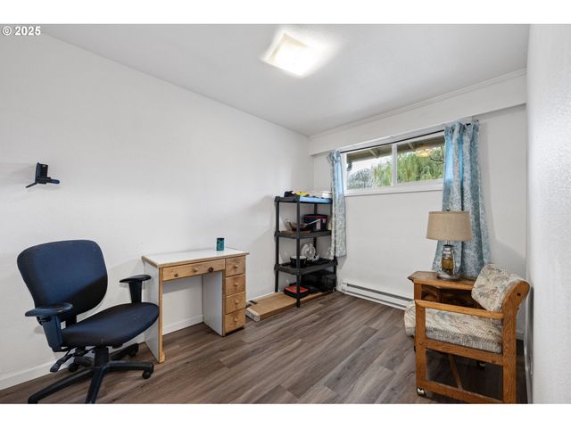 2132 W 14TH Ct, Eugene, OR 97402