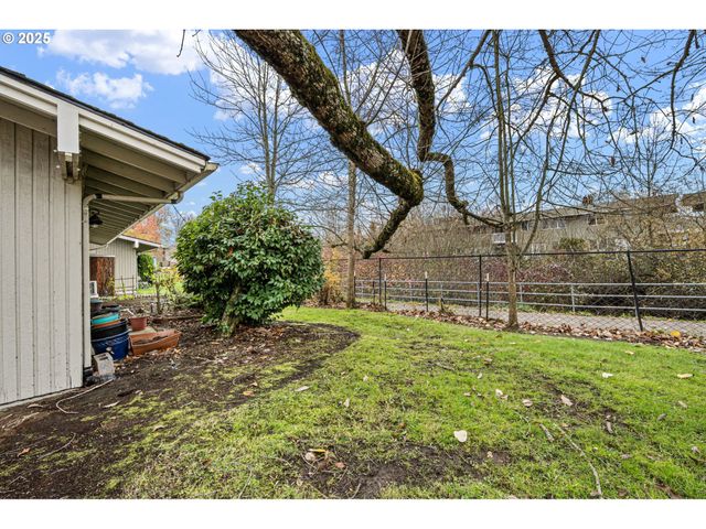 2132 W 14TH Ct, Eugene, OR 97402