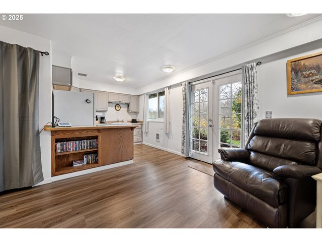 2132 W 14TH Ct, Eugene, OR 97402