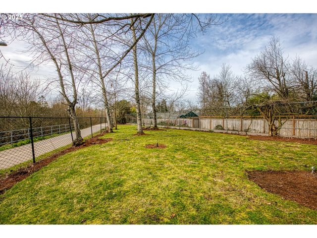 2132 W 14TH Ct, Eugene, OR 97402