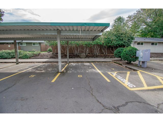 2132 W 14TH Ct, Eugene, OR 97402