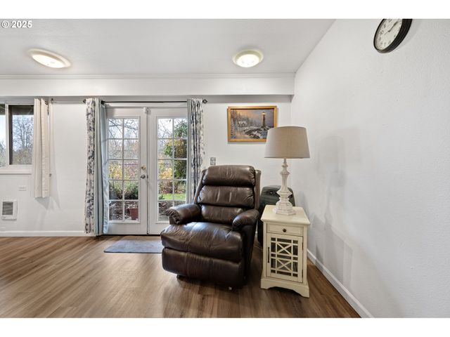 2132 W 14TH Ct, Eugene, OR 97402