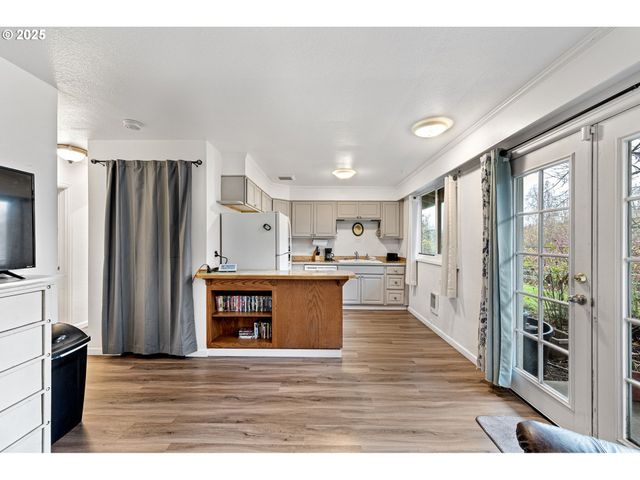 2132 W 14TH Ct, Eugene, OR 97402