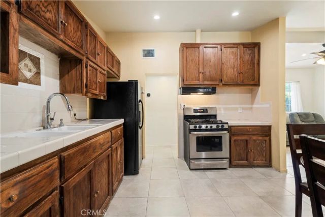 19012 Drycliff, Canyon Country, CA 91351