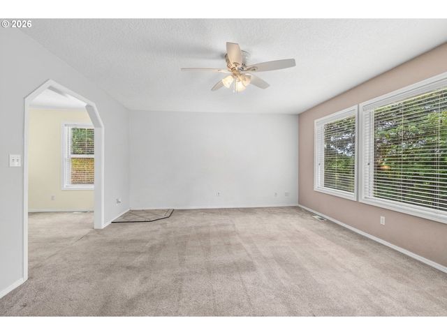 551 Haussler Rd, Kelso, WA 98626