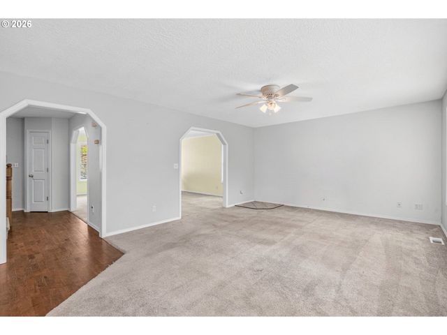 551 Haussler Rd, Kelso, WA 98626