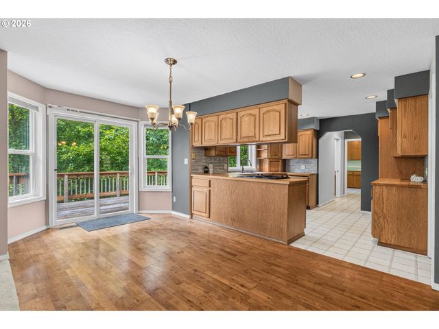 551 Haussler Rd, Kelso, WA 98626