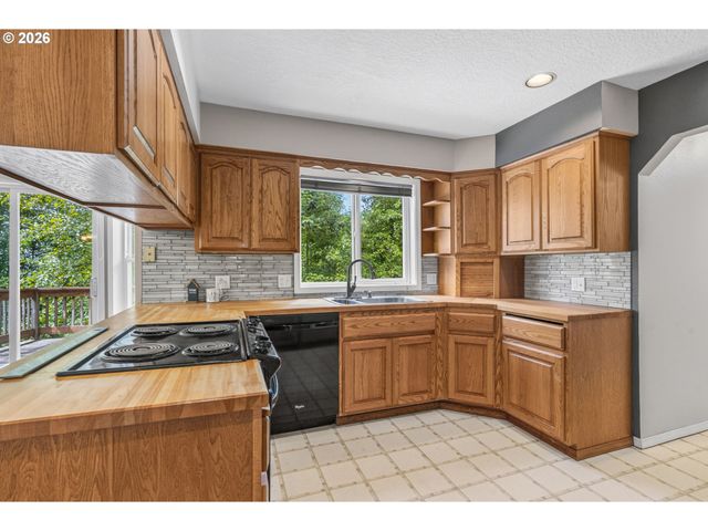 551 Haussler Rd, Kelso, WA 98626