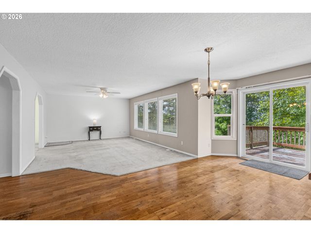 551 Haussler Rd, Kelso, WA 98626