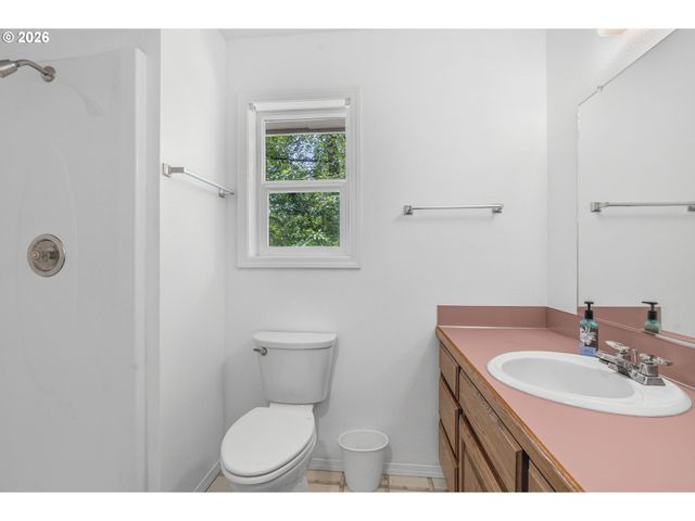 551 Haussler Rd, Kelso, WA 98626