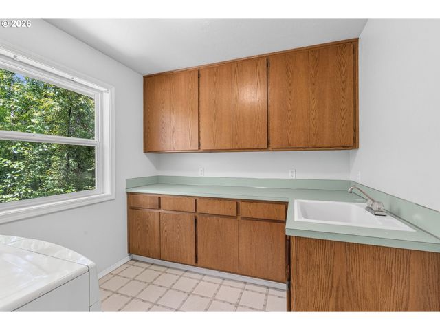 551 Haussler Rd, Kelso, WA 98626
