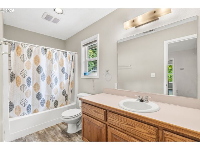 551 Haussler Rd, Kelso, WA 98626
