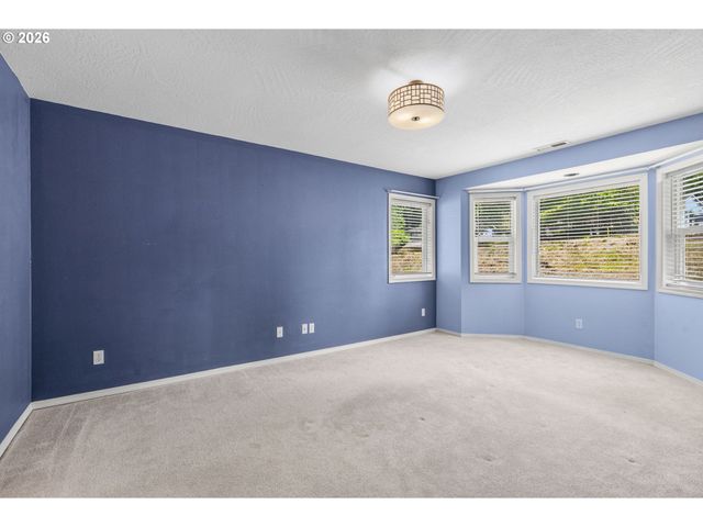 551 Haussler Rd, Kelso, WA 98626