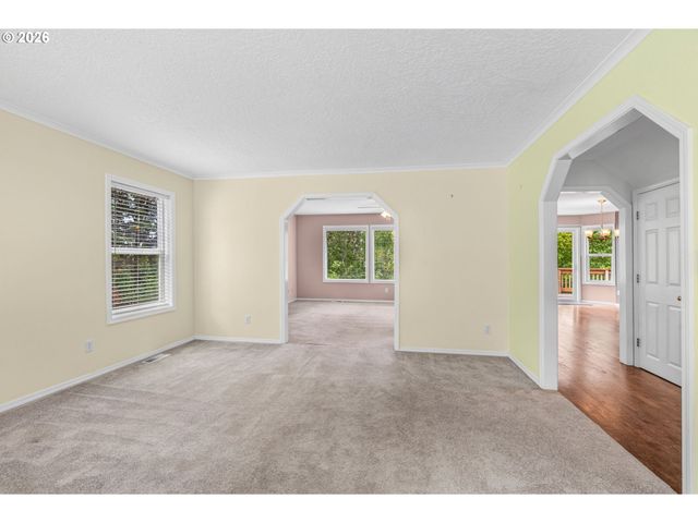 551 Haussler Rd, Kelso, WA 98626