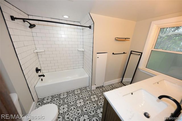 1924 Pinecrest Drive, Ferndale, MI 48220