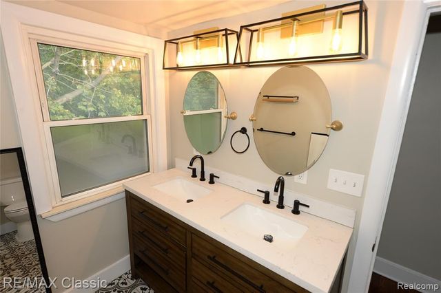 1924 Pinecrest Drive, Ferndale, MI 48220