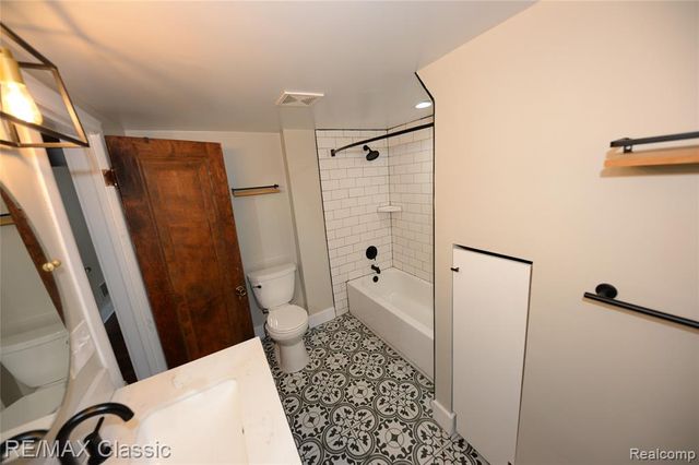 1924 Pinecrest Drive, Ferndale, MI 48220