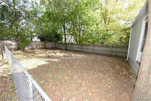 1924 Pinecrest Drive, Ferndale, MI 48220