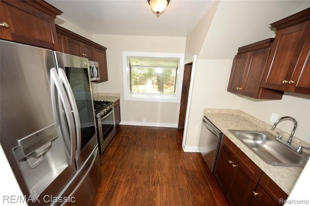 1924 Pinecrest Drive, Ferndale, MI 48220