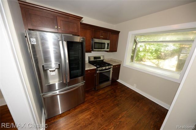 1924 Pinecrest Drive, Ferndale, MI 48220