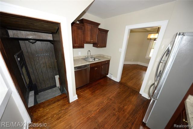 1924 Pinecrest Drive, Ferndale, MI 48220