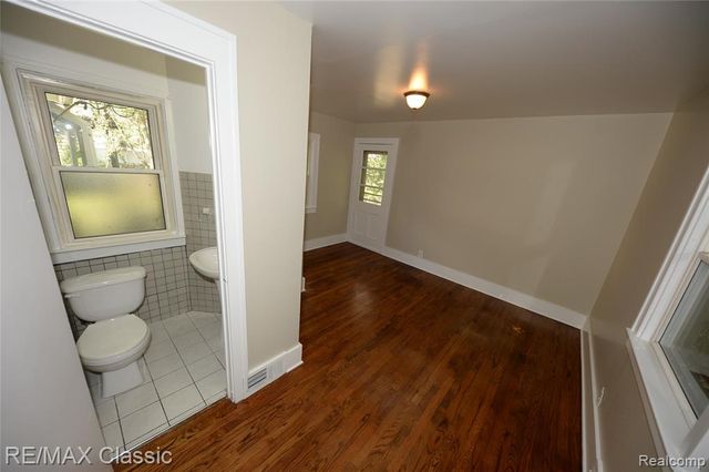 1924 Pinecrest Drive, Ferndale, MI 48220