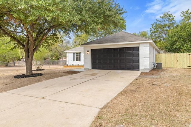 1006 Cottonbowl DR, Taylor, TX 76574