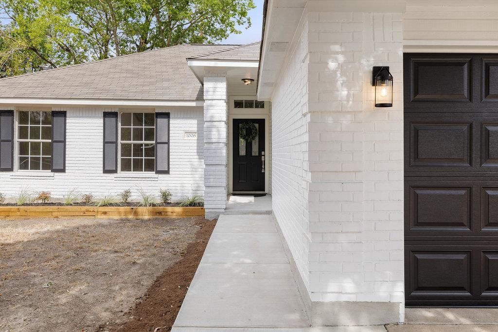 1006 Cottonbowl DR, Taylor, TX 76574