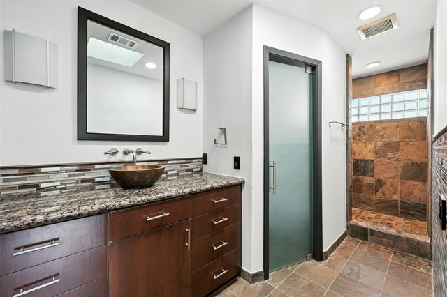 2019 Mcclendon Street, Houston, TX 77030