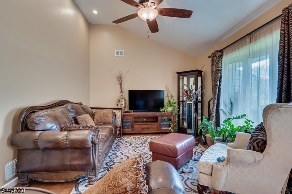 228 Henry Ct, North Plainfield Boro, NJ 07060 — photo 3