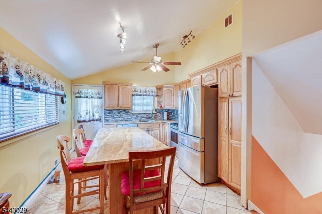 228 Henry Ct, North Plainfield Boro, NJ 07060 — photo 4