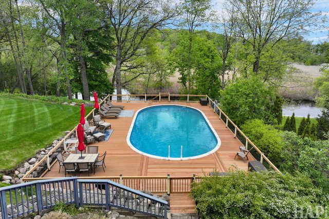 7207 Viscaya Drive, Spring Grove, IL 60081
