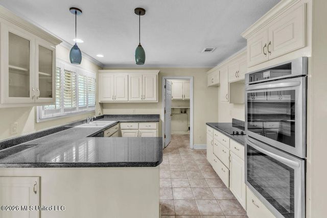 1513 Woodhaven Street, Pascagoula, MS 39581