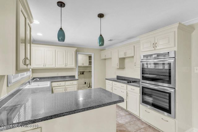 1513 Woodhaven Street, Pascagoula, MS 39581